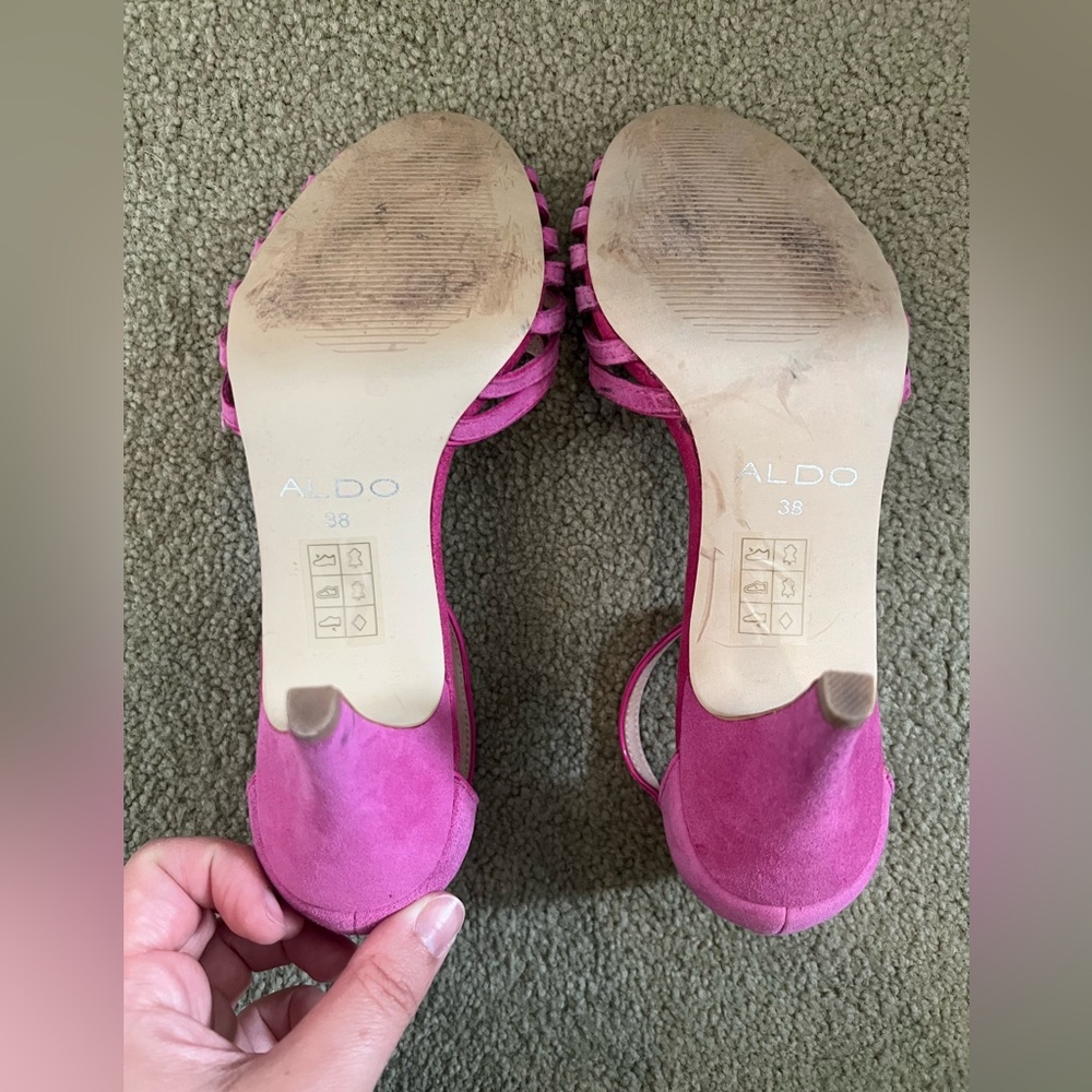 Aldo Pink Heart Heels Size 38 / 7.5 Ankle Strap Sandals Valentine Barbiecore - Picture 3 of 3